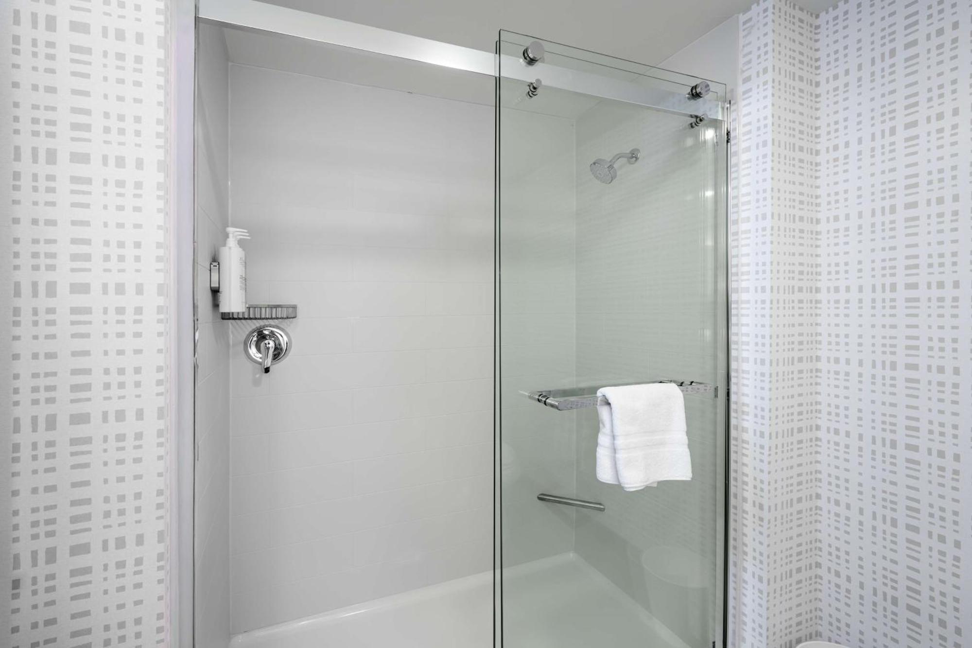 Hampton Inn By Hilton St Louis Airport Woodson Terrace Экстерьер фото